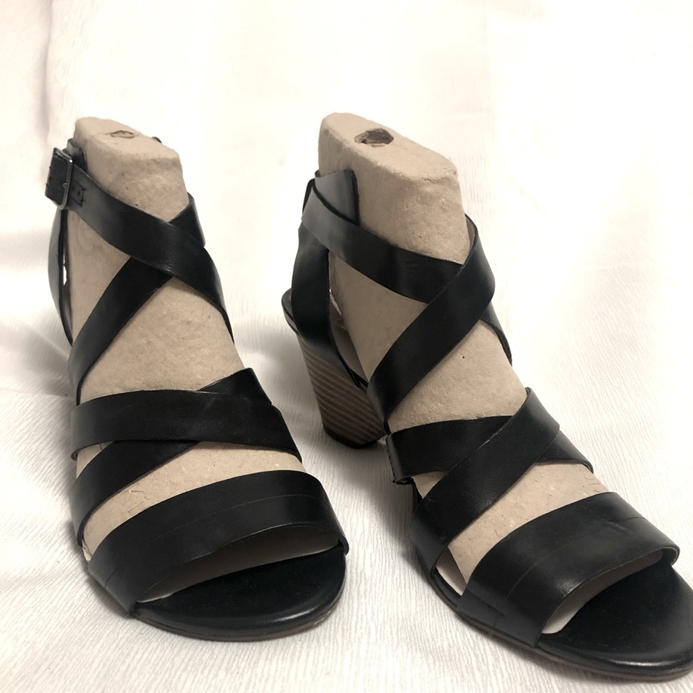 Clark’s black leather strapped healed sandals